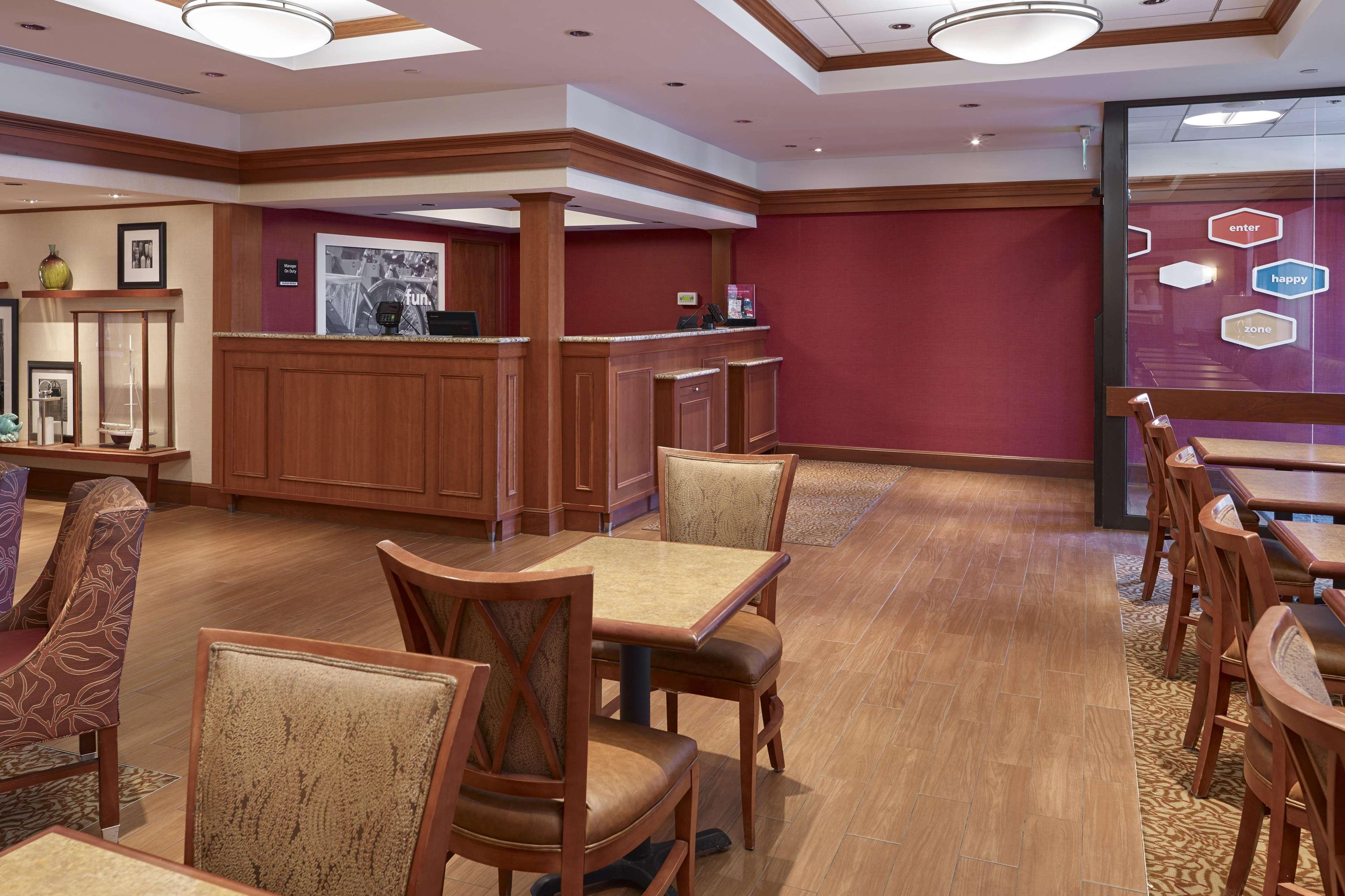 Hampton Inn Portland-Airport South Portland Exterior foto